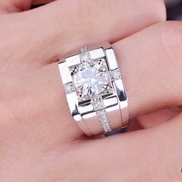 New Luxury Men's Ring - Picture 2 of 7